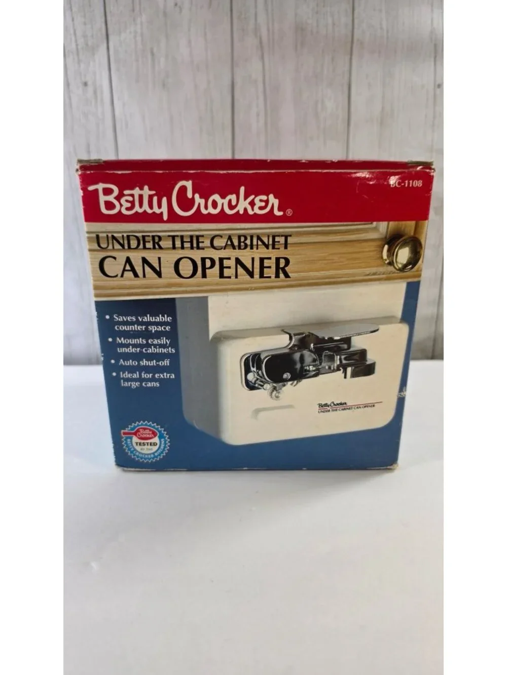 NEW IN BOX BETTY CROCKER UNDER THE CABINET CAN OPENER BC 1108 SPACEMAKER VINTAGE